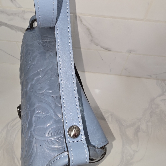 Elegant Blue Embossed Leather Bag - Picture 5 of 17